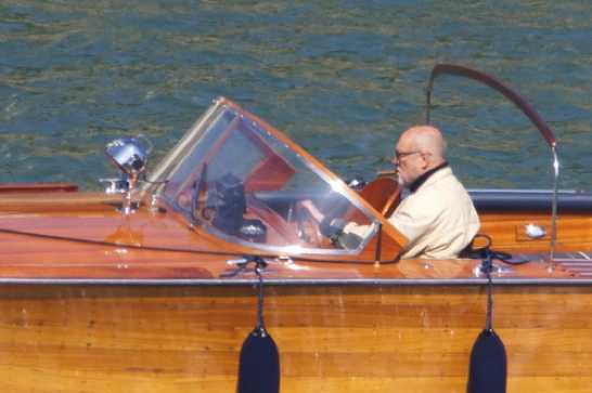 30 May 2021 - 15-55-50
Chomping on his cigar, the distinctive owner of Egle takes it out for a run.
--------------------
Peter de Savary and his water taxi